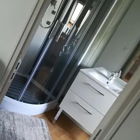 Проживание в семье Chez Annick *